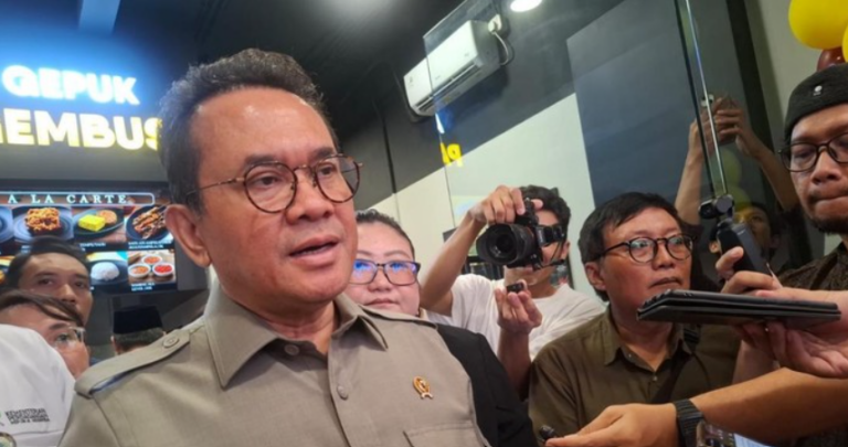 Harga Telur & Ayam Turun Saat MBG Disetop Sementara, Hotel-Kafe Diminta Serap