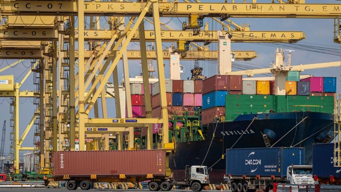 Arus Logistik Terus Bergerak, Neraca Perdagangan RI Surplus US$ 5,64 M