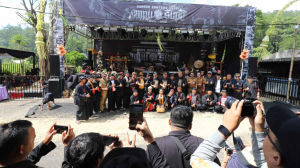 Ratusan Pegiat Seni Ramaikan Kirab Banteng 1 Suro Empu Supo di Kota Batu