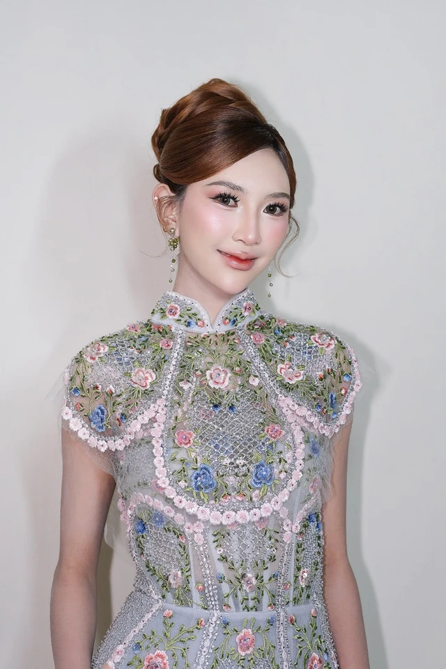 Go Global Lewat Lagu Mandarin, Icha Yang Hibur Masyarakat di Kampung Halaman