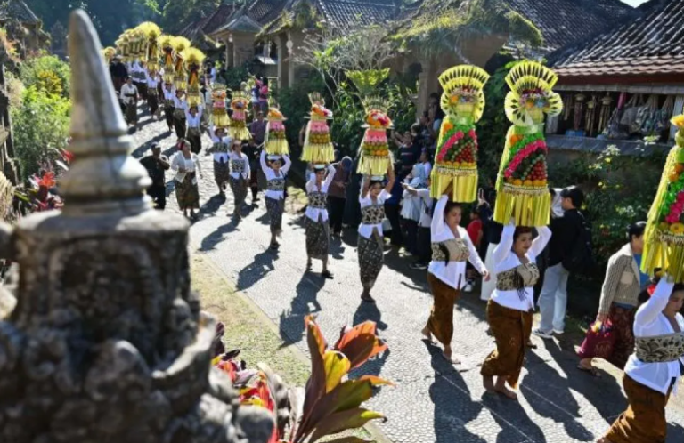 Parade seni budaya di Desa Wisata Penglipuran Bali