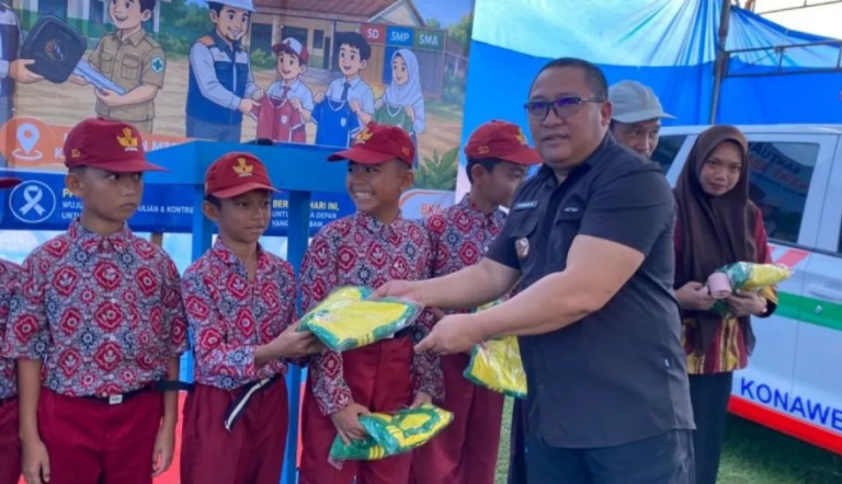 PT BKA salurkan bantuan kesehatan dan pendidikan di Motui Konut