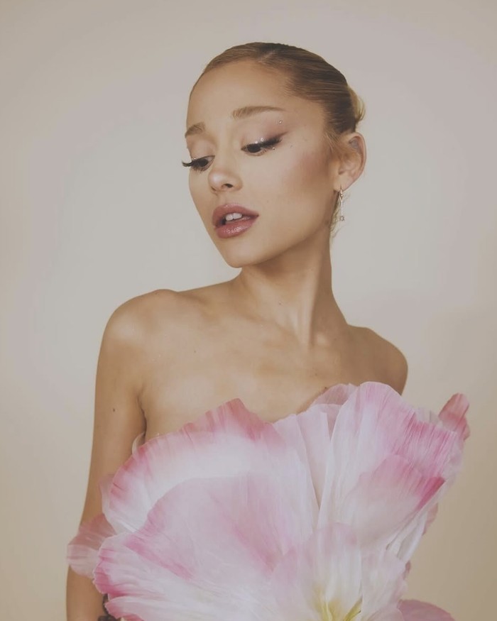 Bikin Heboh! Ariana Grande Ganti Lirik Thank U, Next Saat Ditonton Mantan