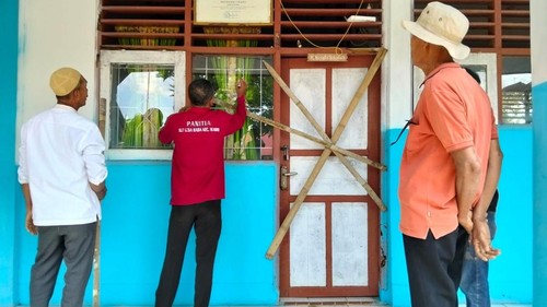 Tiga Sekolah Disegel, Pemkab Bima Minta Massa Tak Anarkistis