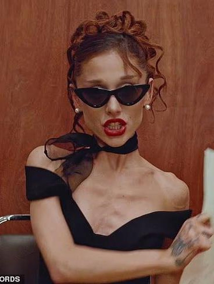 Album Baru Ariana Grande Petal Rilis, Fans Girang Banget!