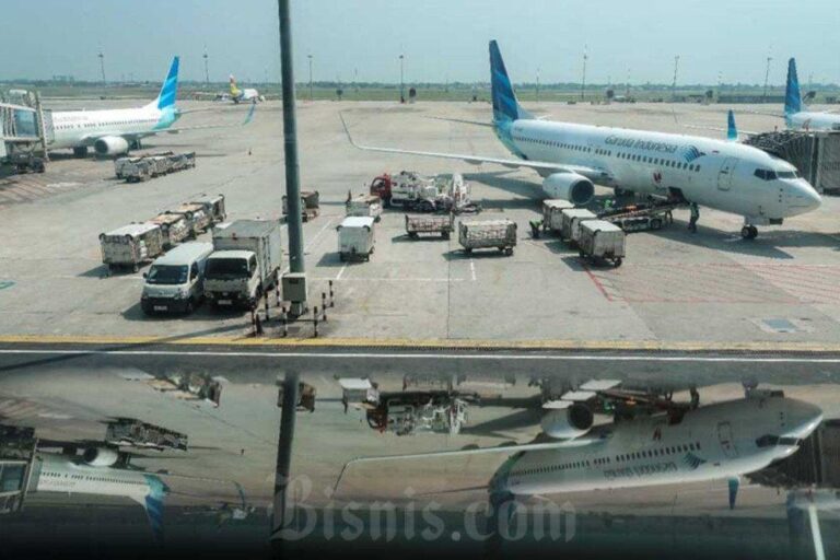 Tiket Pesawat Mahal, Pertumbuhan Sektor Transportasi & Pergudangan Melambat